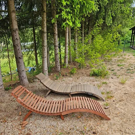 Jelonek Nad Jeziorem I Rzeką *