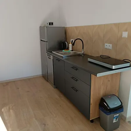 Jelonek Nad Jeziorem I Rzeką * Spore